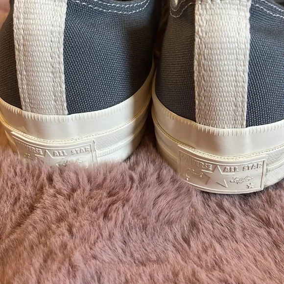 Comme des Garçons PLAY
Comme des Garcons Play x Converse Low-Top Sneakers - Picture 3 of 5